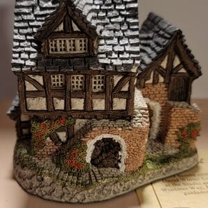 David Winter The Bakehouse Charming Stone Cottage Figurine